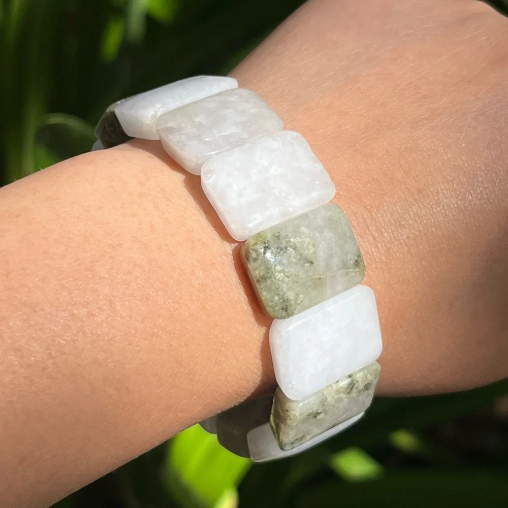 7‎ inches strechable Prehnite soft bangle